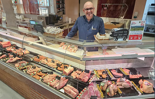 Patrick Bourzat, votre artisan boucher charcutier traiteur vous accueille à sa boutique au sein de la Halle de Bourges (18)